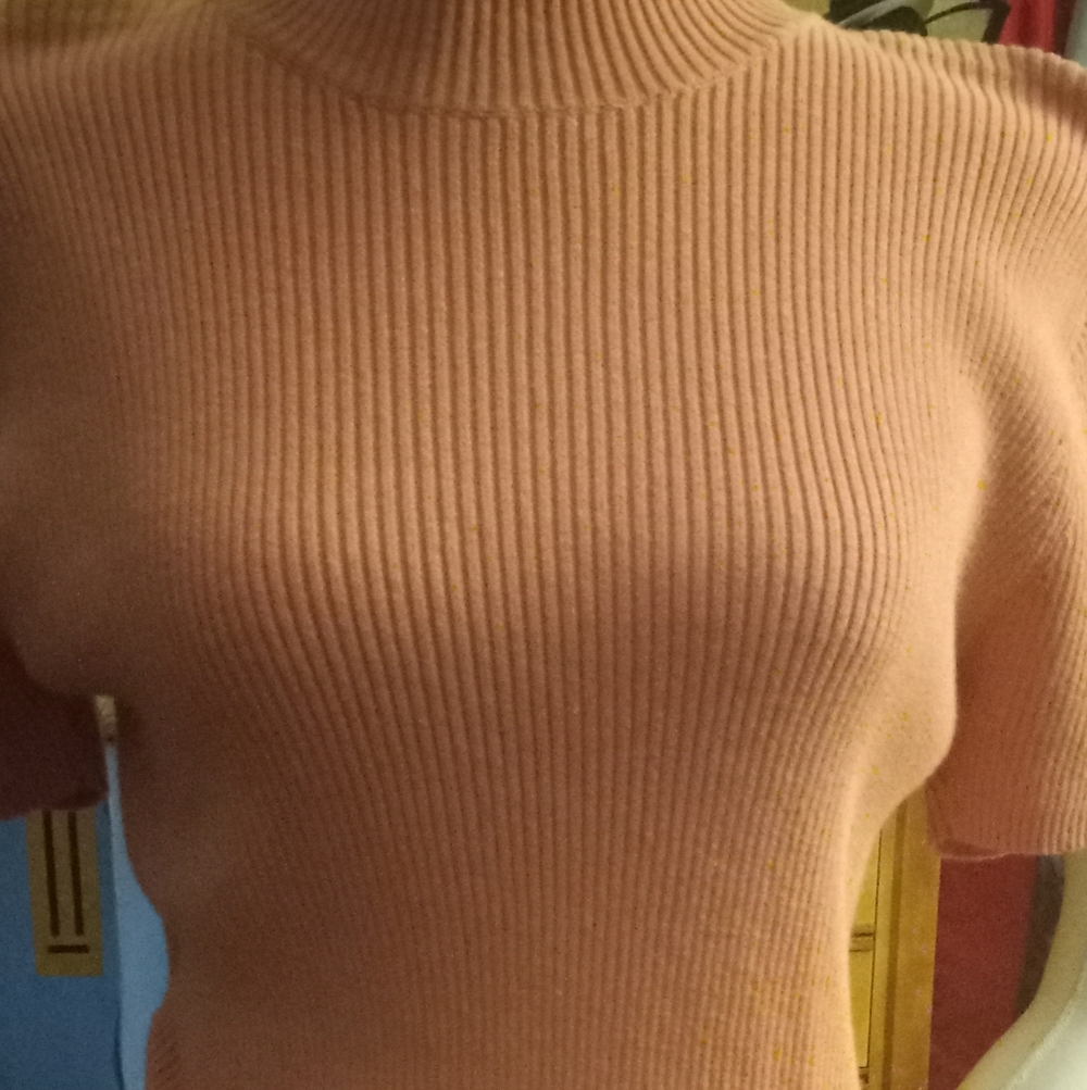Not new, ribbed peach turtleneck short sleeve  sweater top size small.